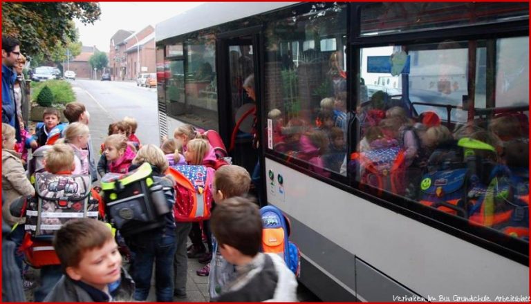 Mönchengladbach Kinder Lernen Korrektes Verhalten Im Schulbus