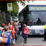 Mönchengladbach Kinder Lernen Korrektes Verhalten Im Schulbus