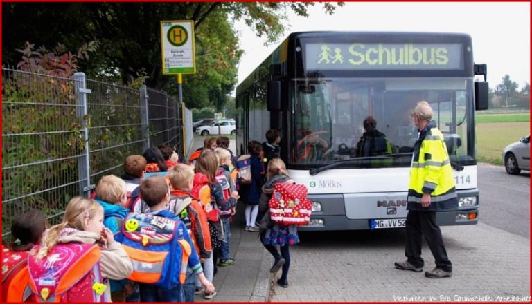 Mönchengladbach Kinder Lernen Korrektes Verhalten Im Schulbus