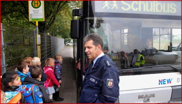 Mönchengladbach Kinder Lernen Korrektes Verhalten Im Schulbus