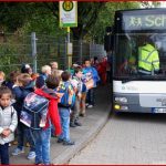 Mönchengladbach Nicht Drängeln — Erstklässler Lernen