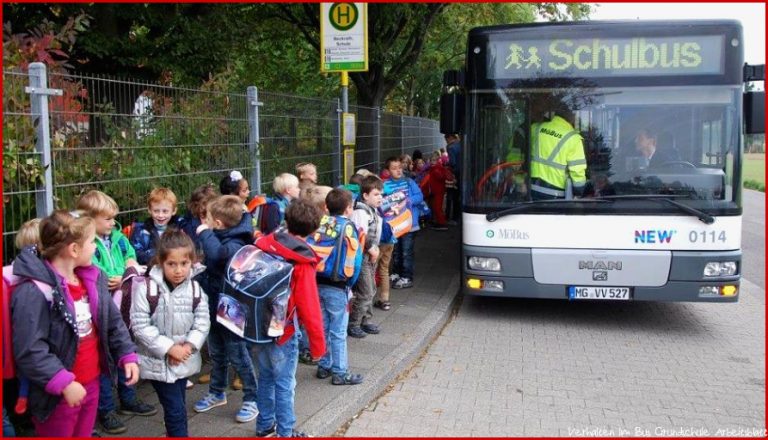 Mönchengladbach Nicht Drängeln — Erstklässler Lernen